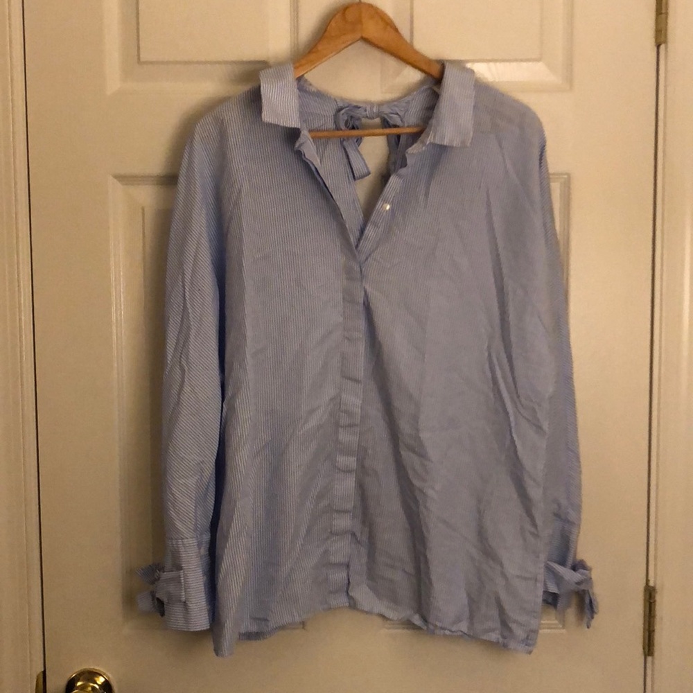 Blue pinstripe button town with accent bows.